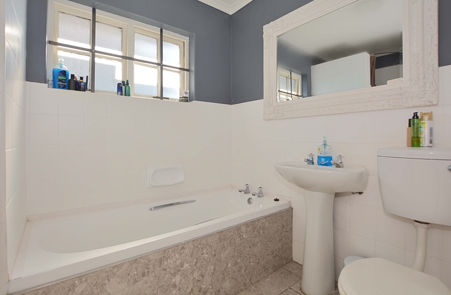 4 Bedroom Property for Sale in Bloubergstrand Western Cape